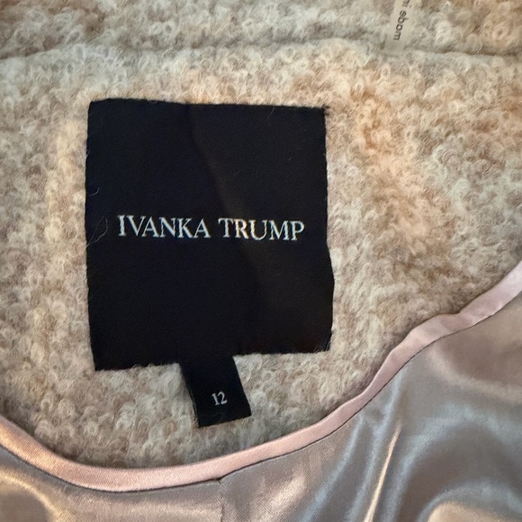 Classy wool coat with removable with faux fur hooded and satin liner. - Picture 5 of 14